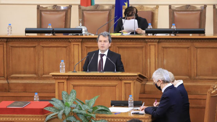 Няма нужда да се лъжем, че този парламент едва ли